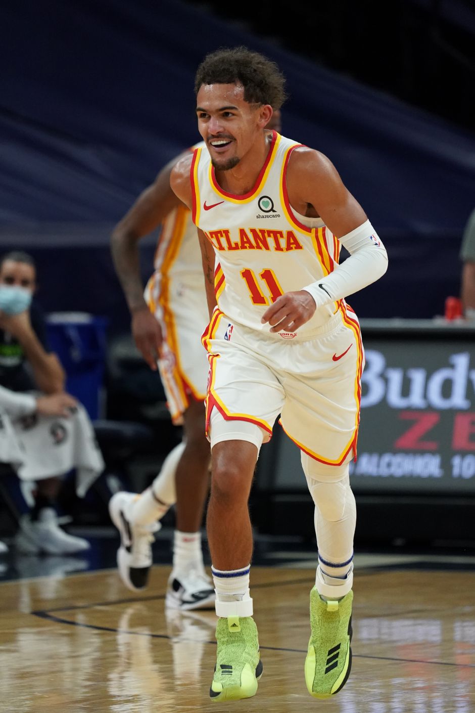 群内两名 群内两名